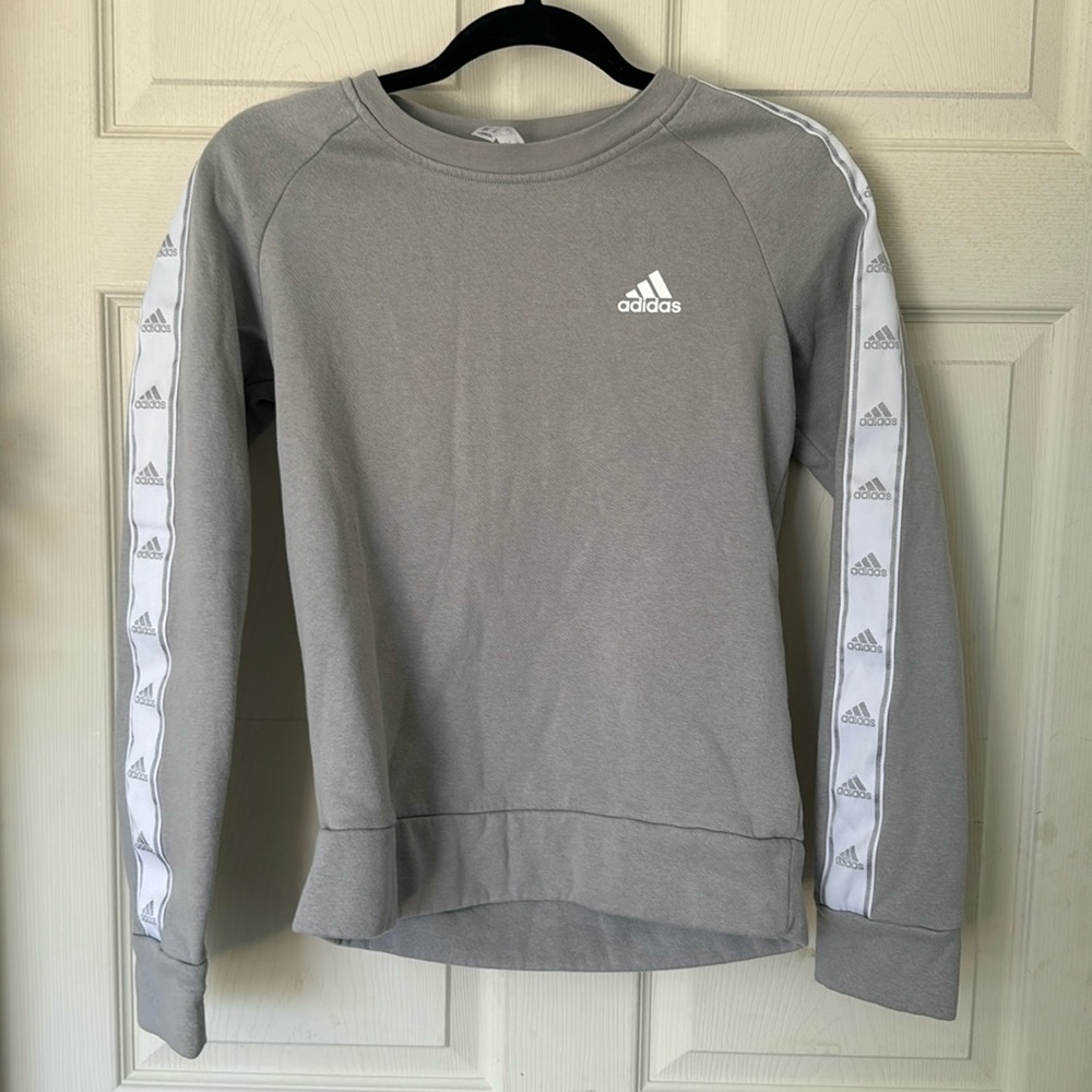 Adidas crewneck sweatshirt junior size small‎